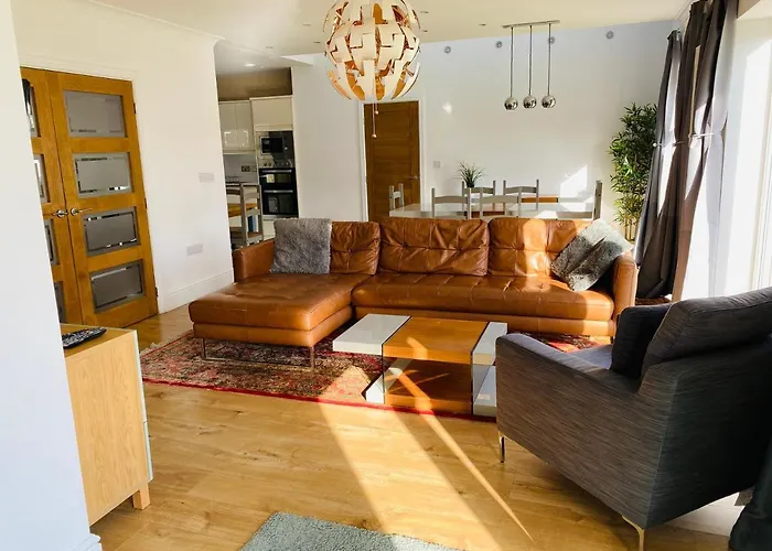 Mayors House Ideal For Groups & Business