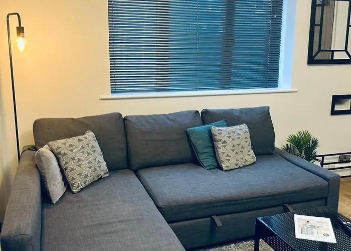 Perfect 1 Bed Apartment - Central With Parking, Wifi, Tv, Desk