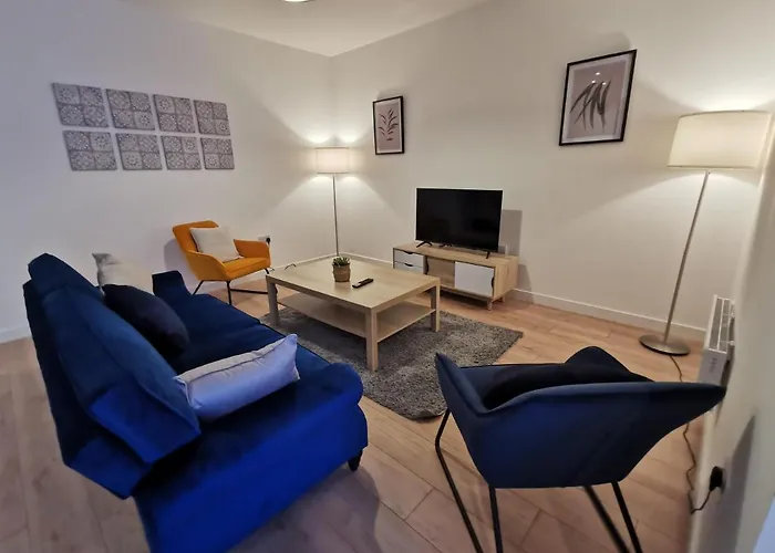 107 Bayard Apartments- Ground Floor With Outdoor Garden Area