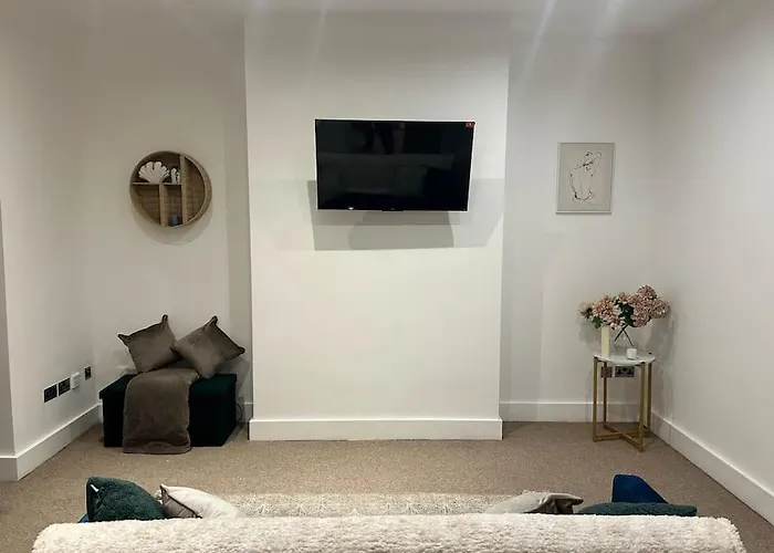 Tranquil Relaxing 2 Bed Apartment In Peterborough