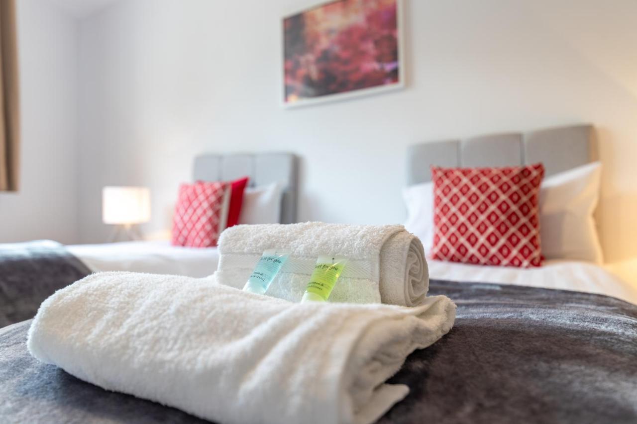 The Eldern - Spacious, Netflix, Free Parking, Close To A1 *