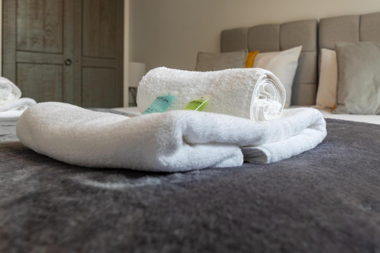 Apartment The Eldern - Spacious, Netflix, Free Parking, Close To A1 *
