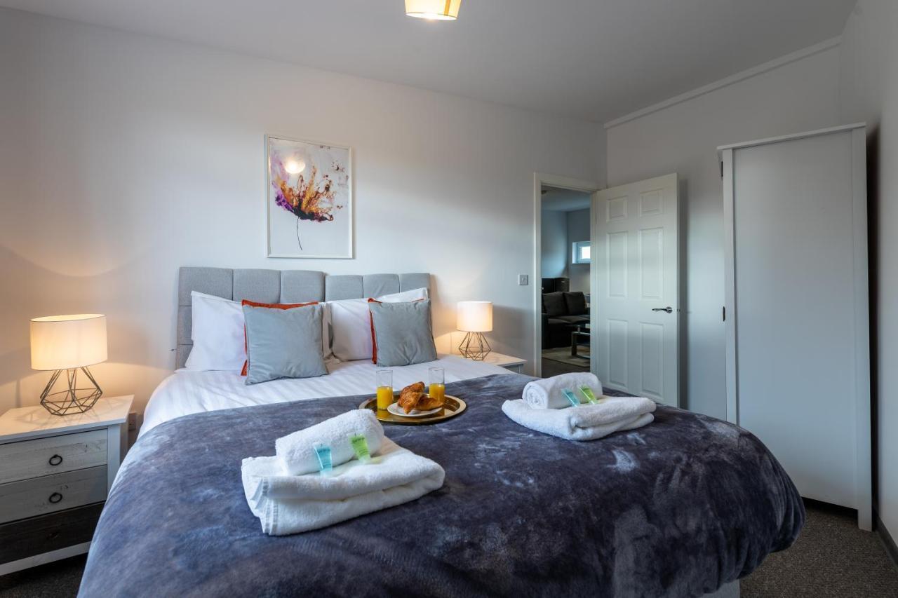 Apartment The Eldern - Spacious, Netflix, Free Parking, Close To A1 *