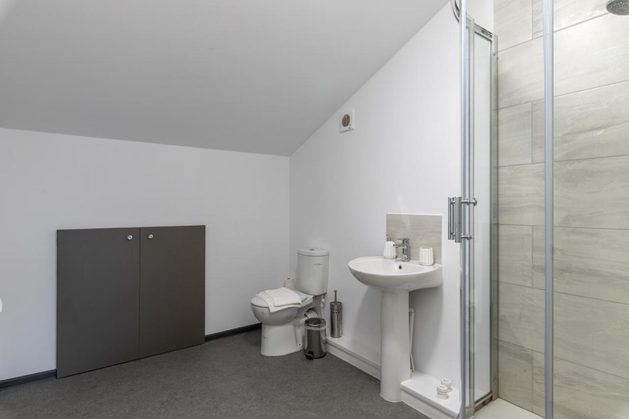 Apartment The Eldern - Spacious, Netflix, Free Parking, Close To A1 Peterborough
