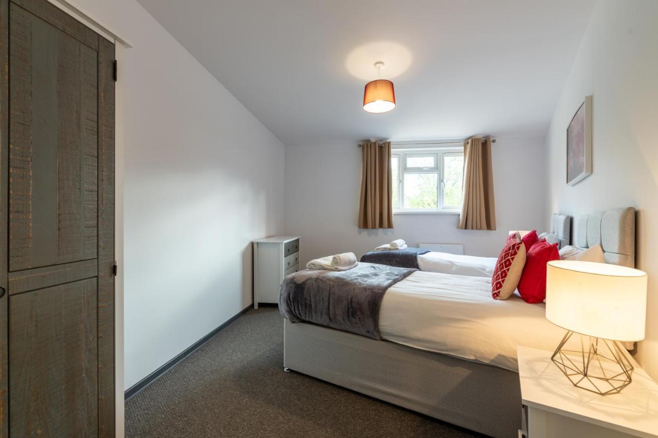 The Eldern - Spacious, Netflix, Free Parking, Close To A1 Apartment