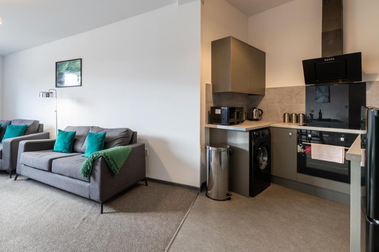 Apartment The Eldern - Spacious, Netflix, Free Parking, Close To A1 *