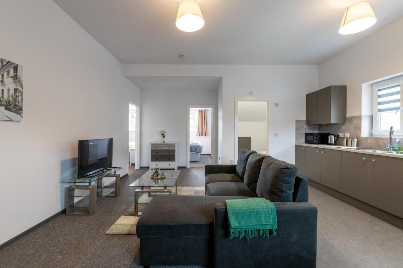 The Eldern - Spacious, Netflix, Free Parking, Close To A1 *