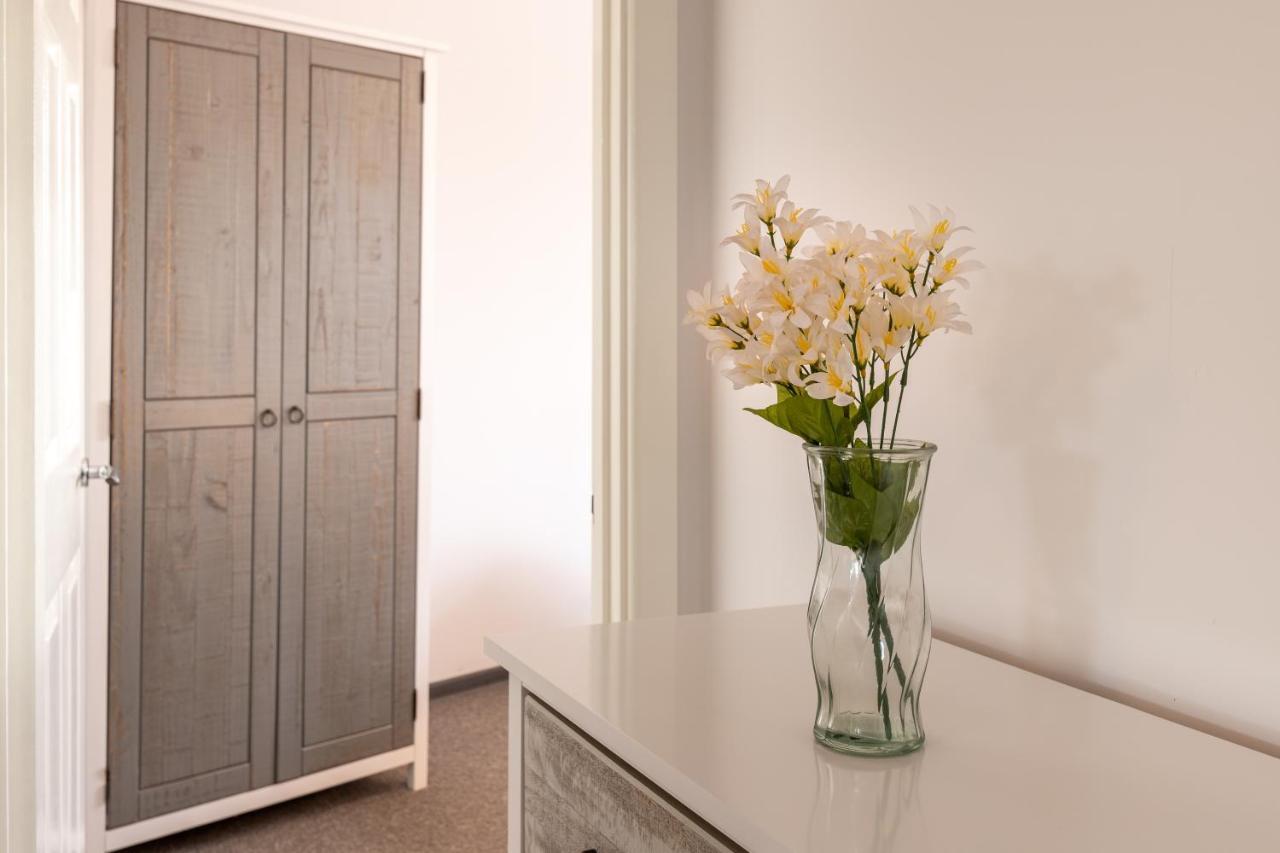 Apartment The Eldern - Spacious, Netflix, Free Parking, Close To A1 *