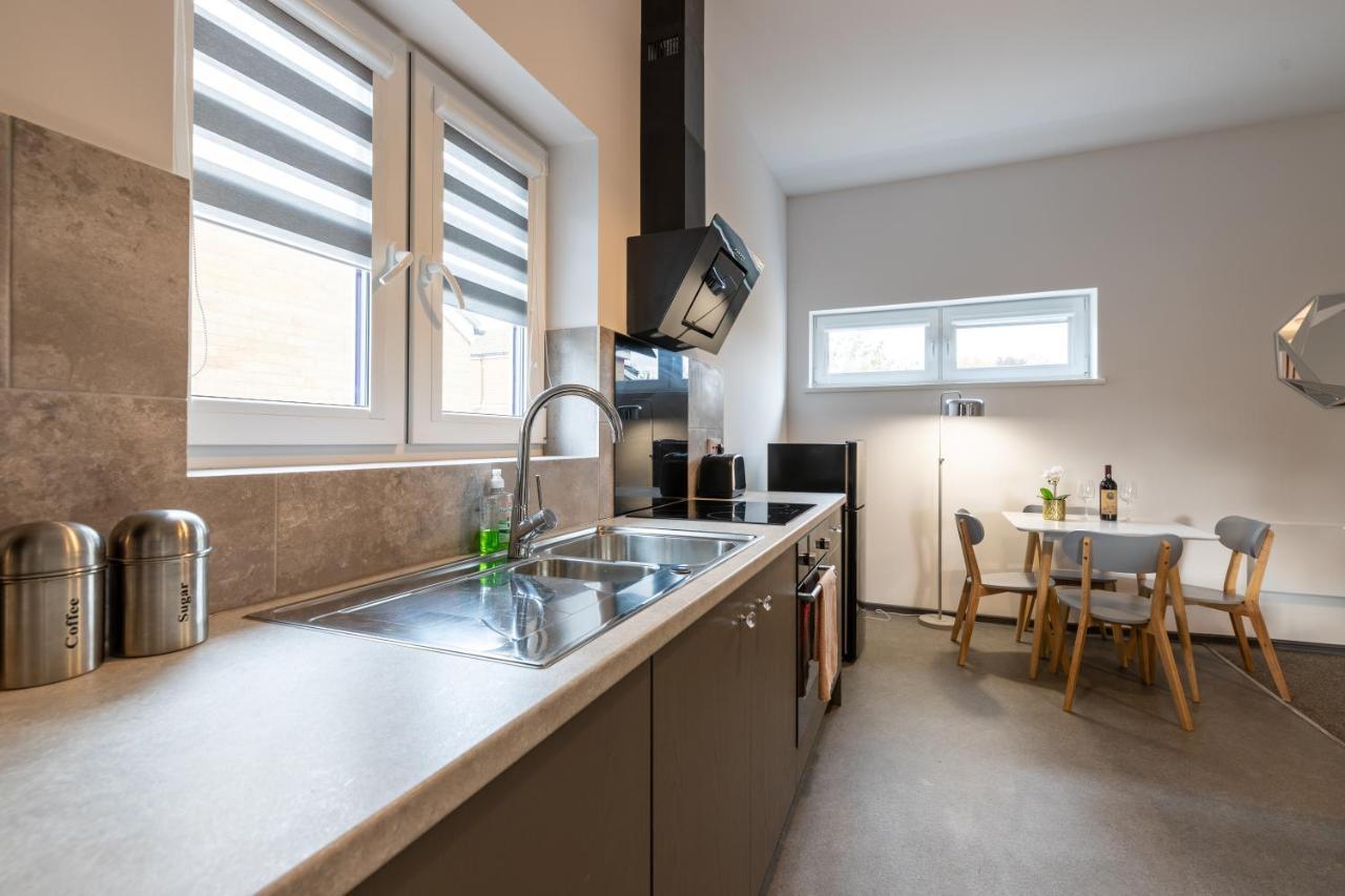 The Eldern - Spacious, Netflix, Free Parking, Close To A1 Apartment