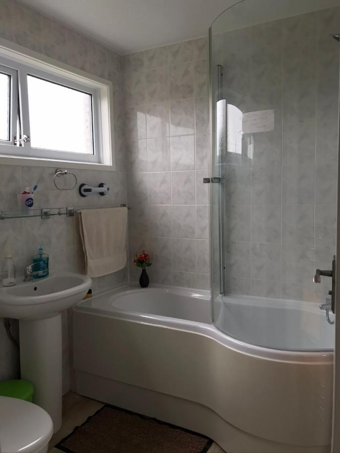 Quiet, Spacious Double Bedroom! Guest house Peterborough