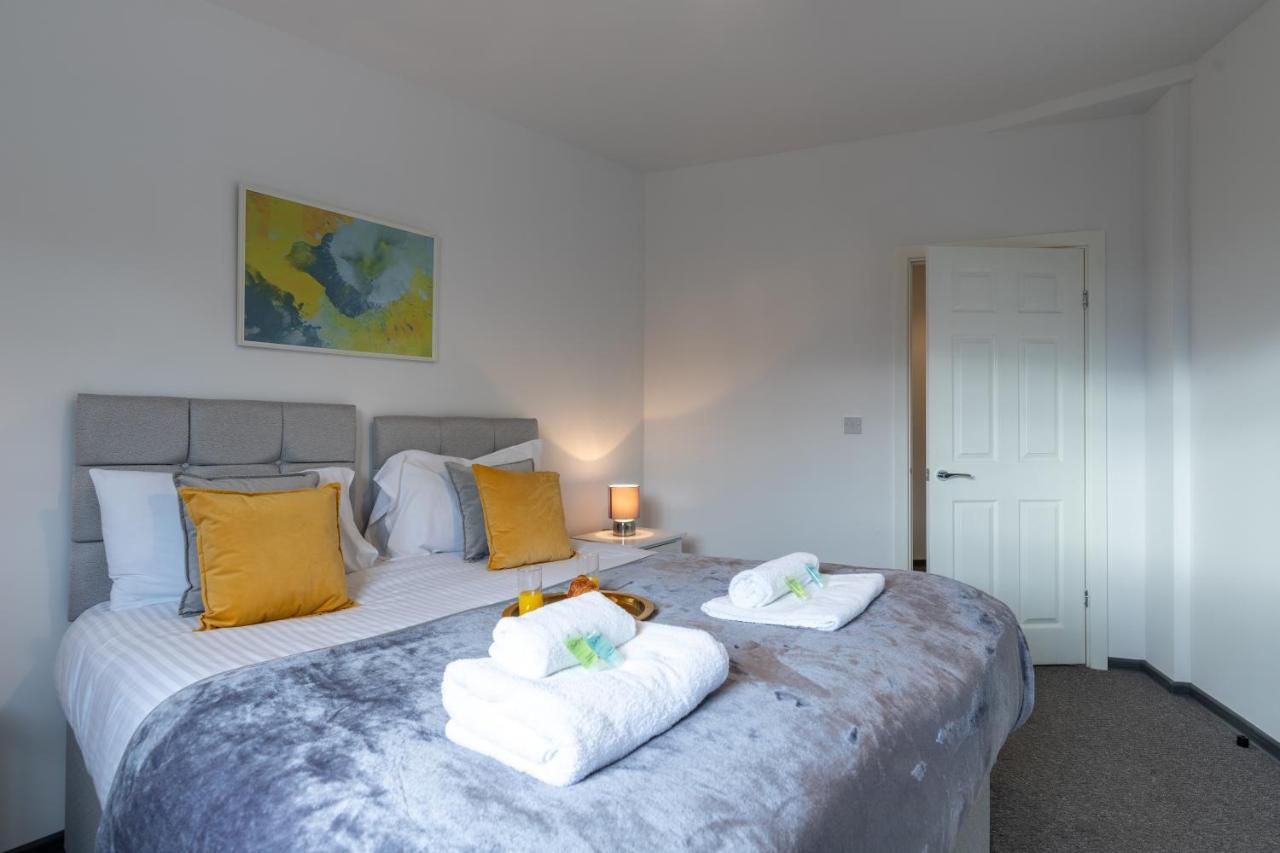 Apartment The Eldern - Spacious, Netflix, Free Parking, Close To A1 *