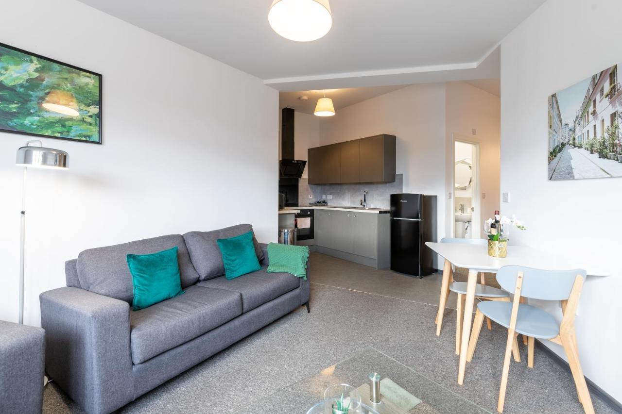 Apartment The Eldern - Spacious, Netflix, Free Parking, Close To A1 *