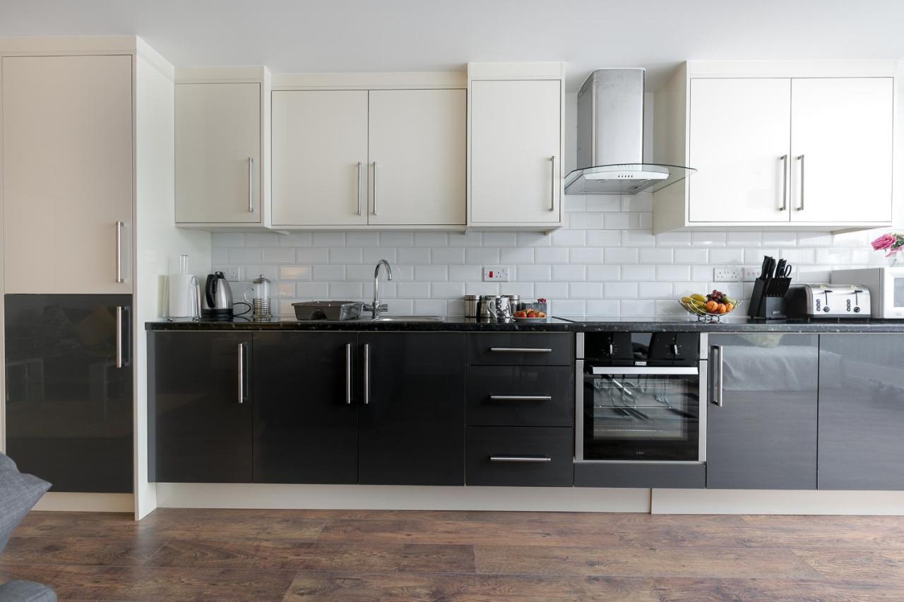 Kvm - - Contractors - Town Centre By Kvm Apartment *