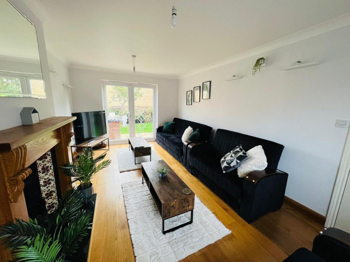 Boleyn Avenue By Incredible Holiday home *