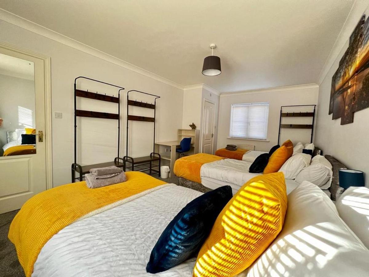 Holiday home Boleyn Avenue By Incredible