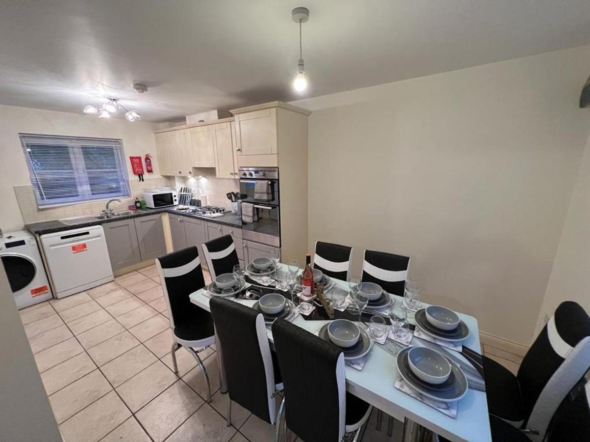 Holiday home Boleyn Avenue By Incredible
