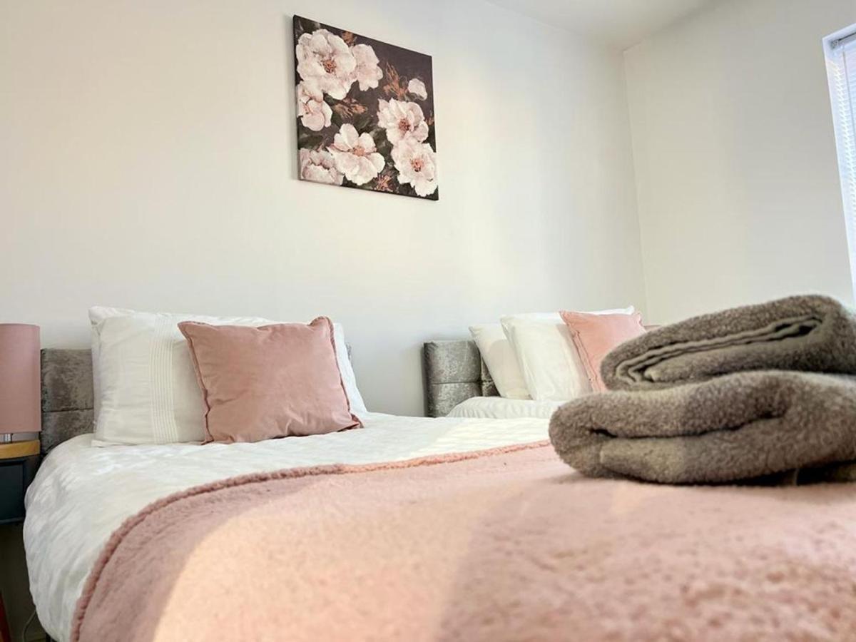 Boleyn Avenue By Incredible Holiday home
