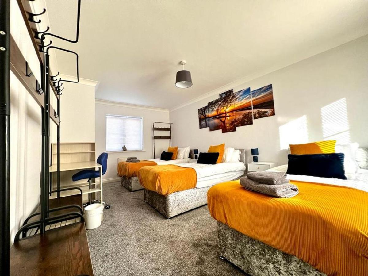 Boleyn Avenue By Incredible Holiday home