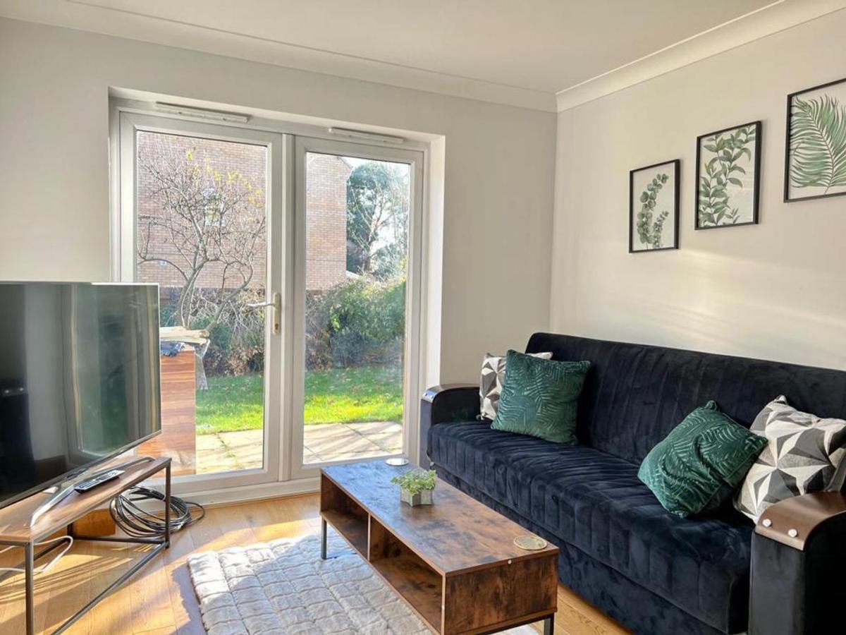 Holiday home Boleyn Avenue By Incredible