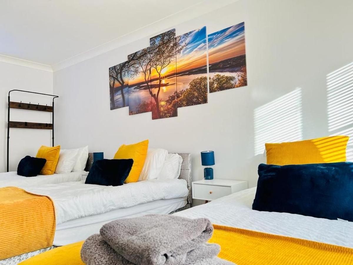 Holiday home Boleyn Avenue By Incredible