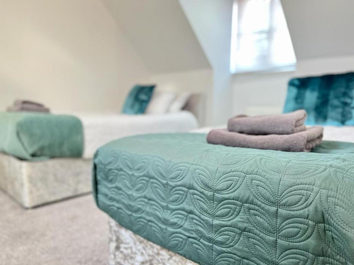 Holiday home Boleyn Avenue By Incredible *