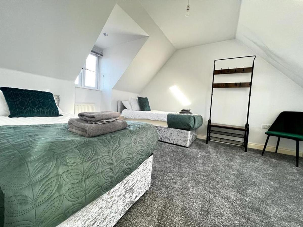 Holiday home Boleyn Avenue By Incredible Peterborough