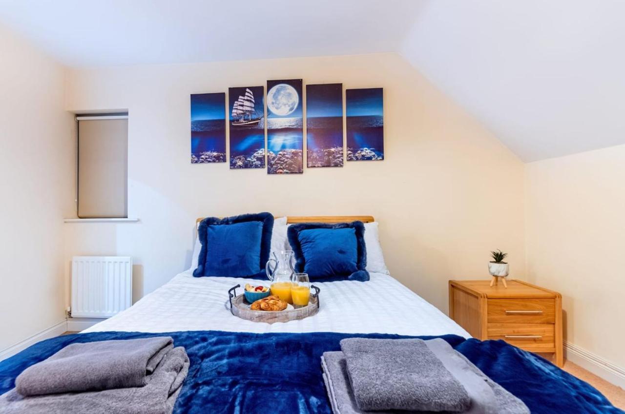The Baldwin By Incredible Holiday home Peterborough