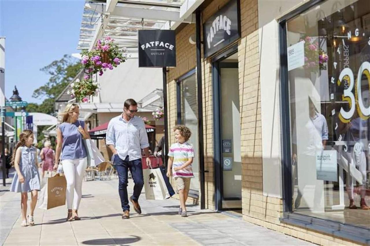 Penelope Maison - London In 50 Mins, Free Parking, 1 Bdrm Holiday home Peterborough