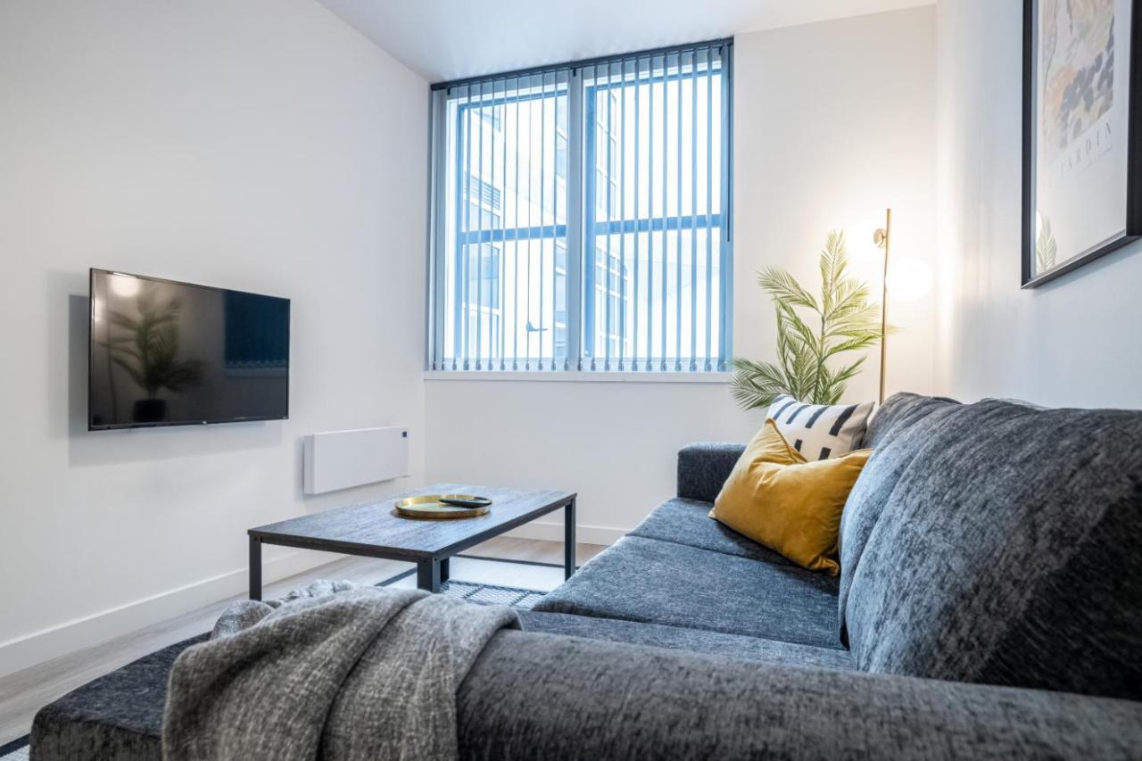 Luxe - Heart Of - Free Parking-gym-cinema