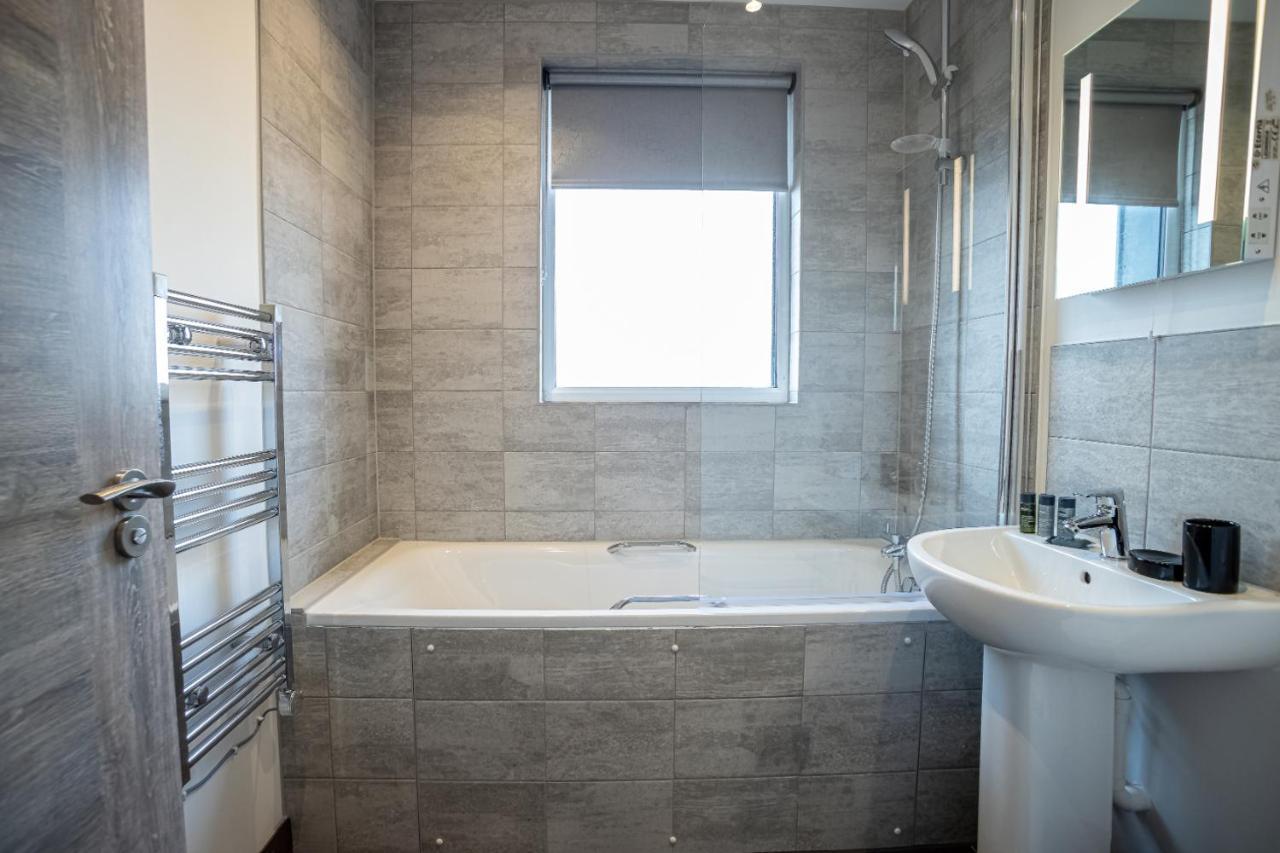 Luxe Penthouse - Centre - Free Parking-gym-cinema Peterborough