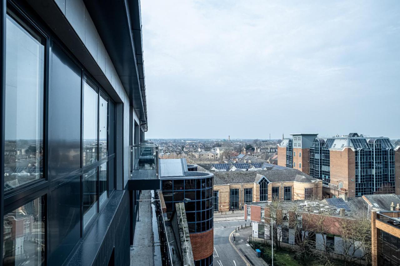 Luxe Penthouse - Centre - Free Parking-gym-cinema