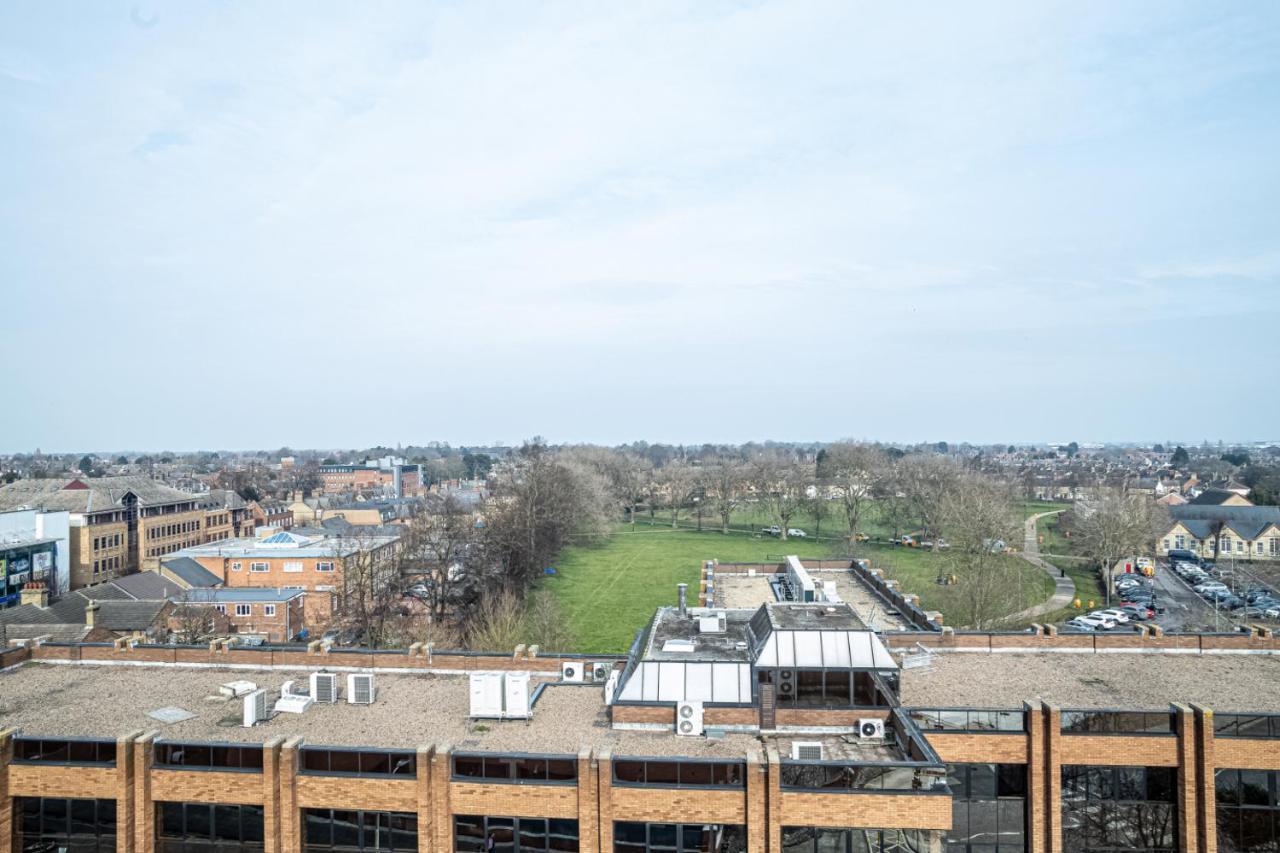 Luxe Penthouse - Centre - Free Parking-gym-cinema Apartment Peterborough
