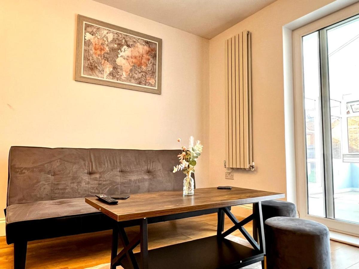 Deer Valley By Incredible Holiday home Peterborough