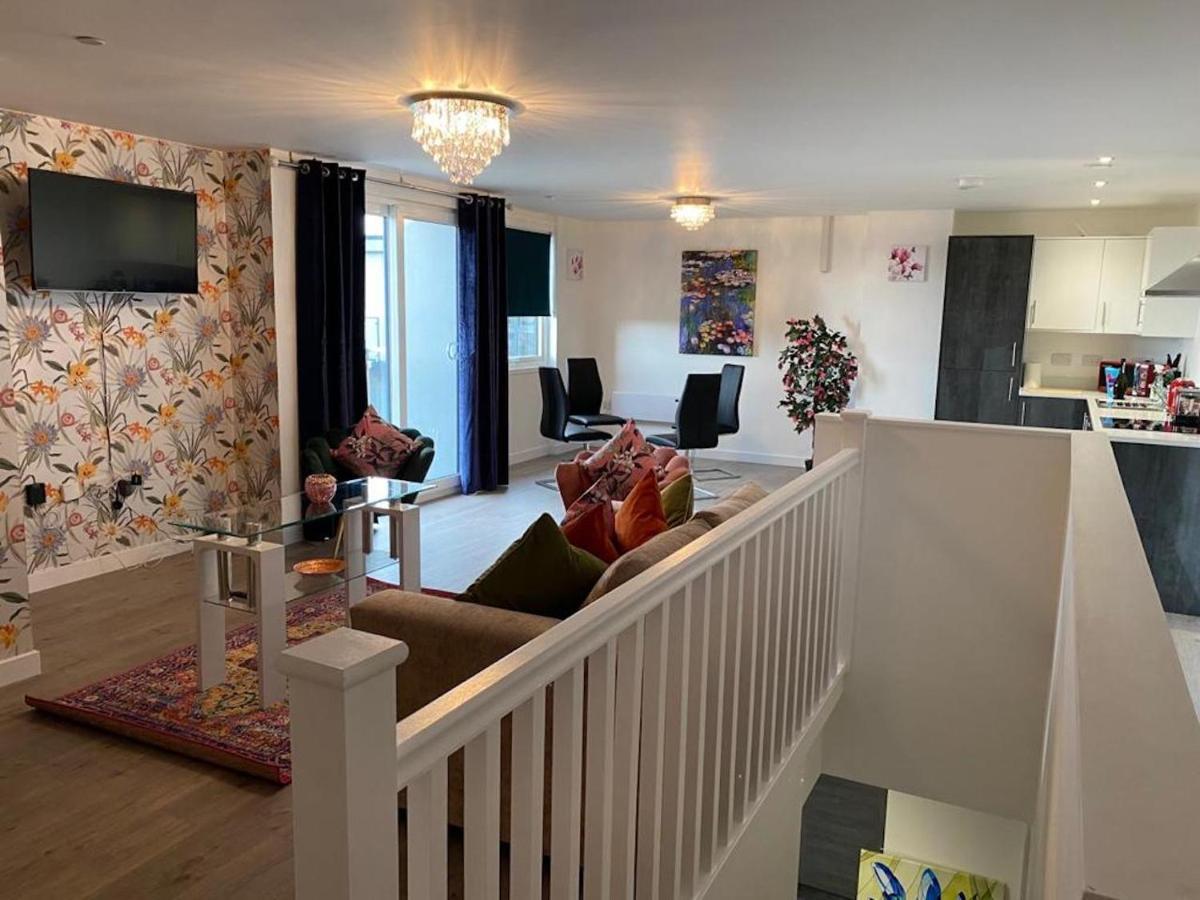 Cathedral View Penthouse: Modern Duplex With Terraces