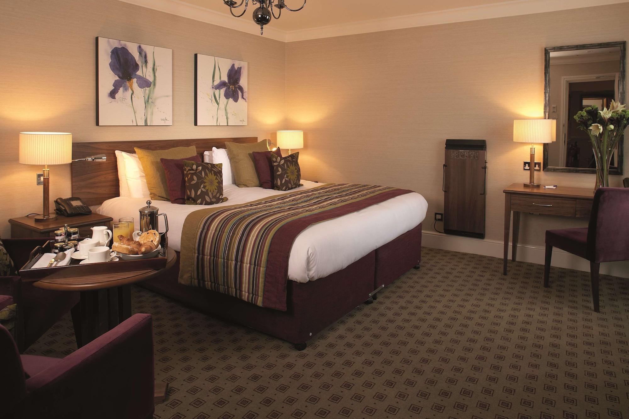 Hotel The Bull Hotel; Sure Collection By Western Peterborough