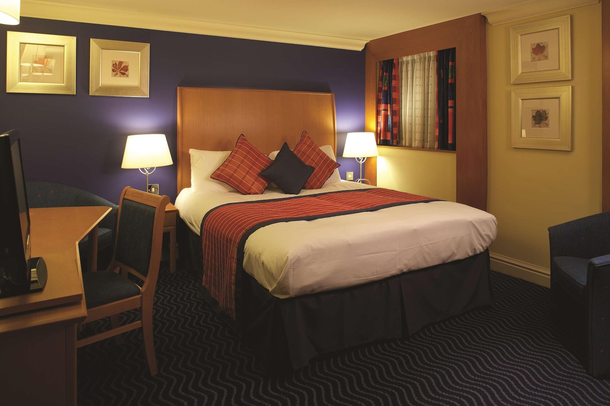 Hotel The Bull Hotel; Sure Collection By Western Peterborough