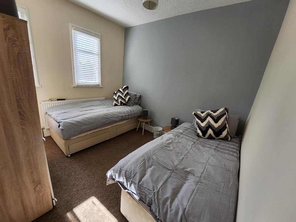 3 Bedroom 3 Doubles 1 Sofabed * Peterborough