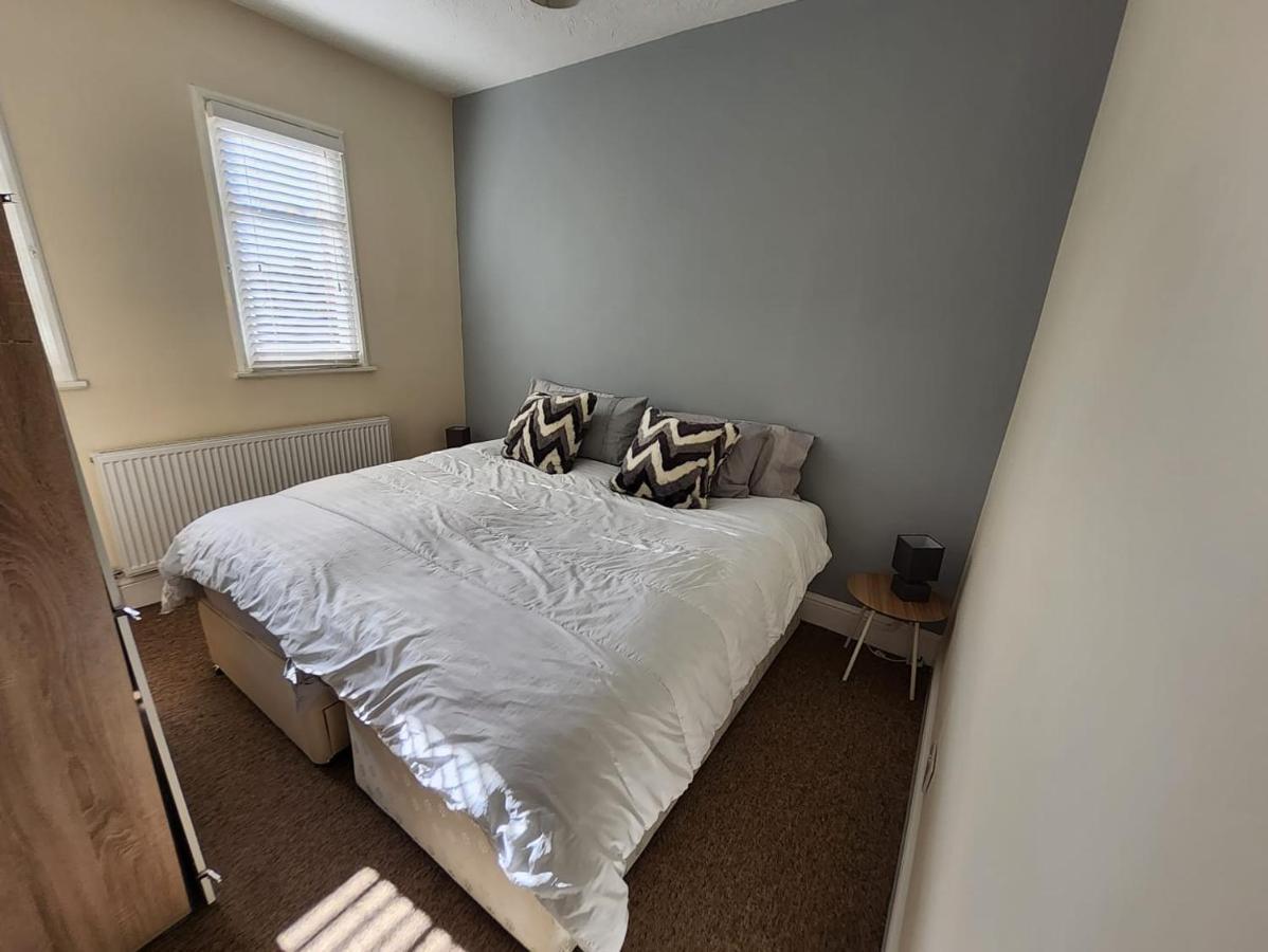 Apartment 3 Bedroom 3 Doubles 1 Sofabed Peterborough