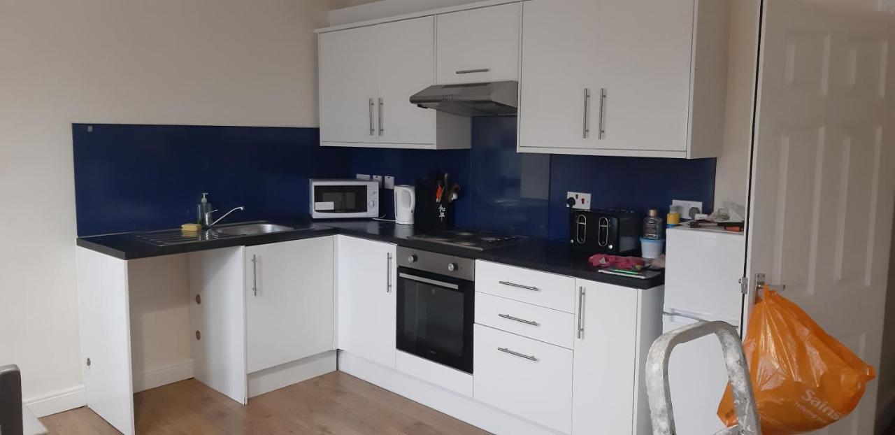 2 Double Bedroom Flat *