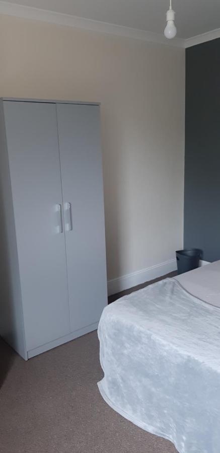 2 Double Bedroom Flat *