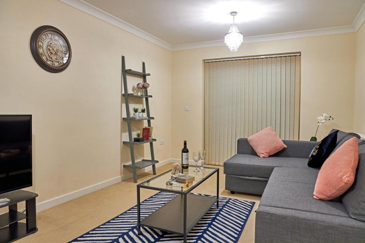 Apartment Kiln - Beautiful 4 Bedroom House With Parking!