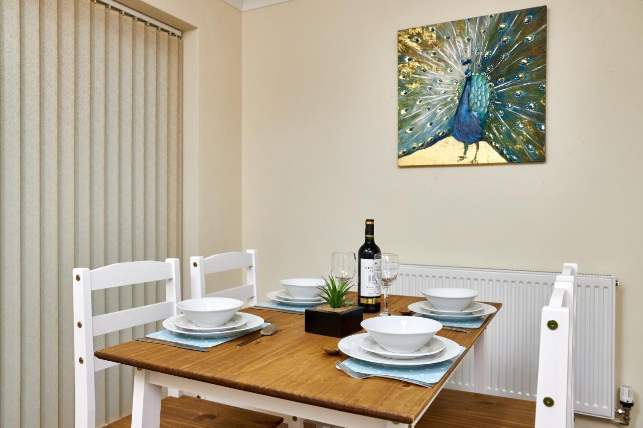 Kiln - Beautiful 4 Bedroom House With Parking! *