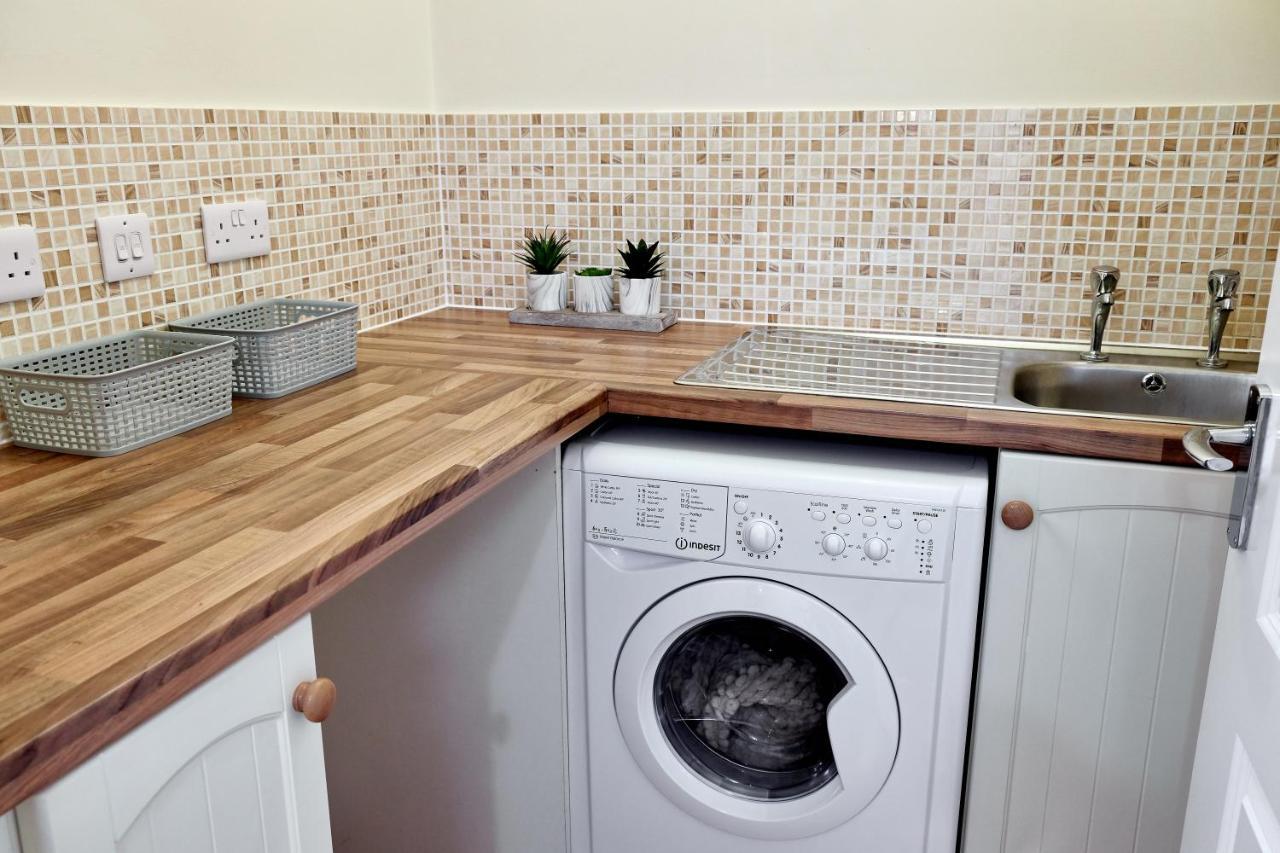 Apartment Kiln - Beautiful 4 Bedroom House With Parking! Peterborough