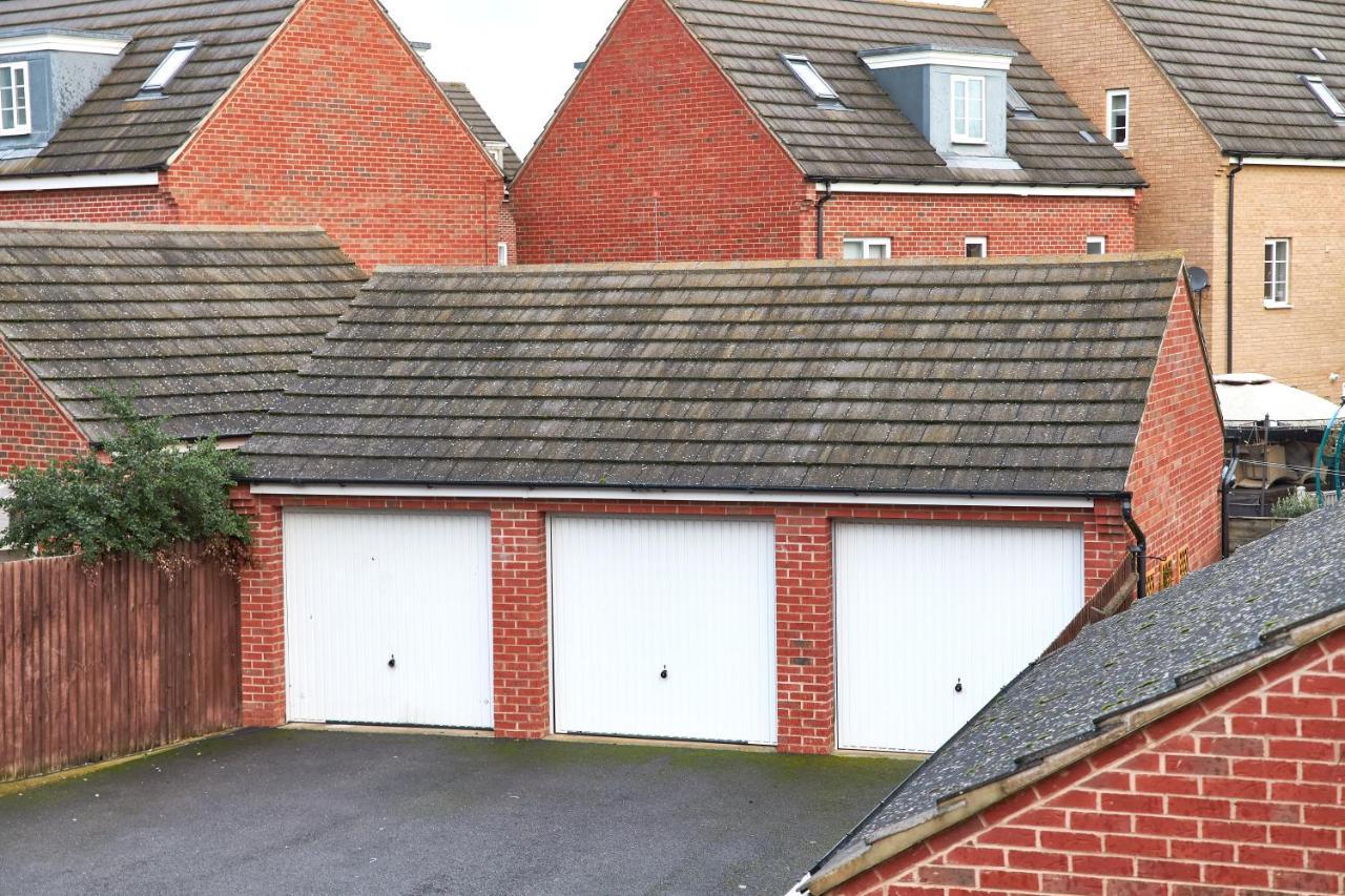 Kiln - Beautiful 4 Bedroom House With Parking! * Peterborough
