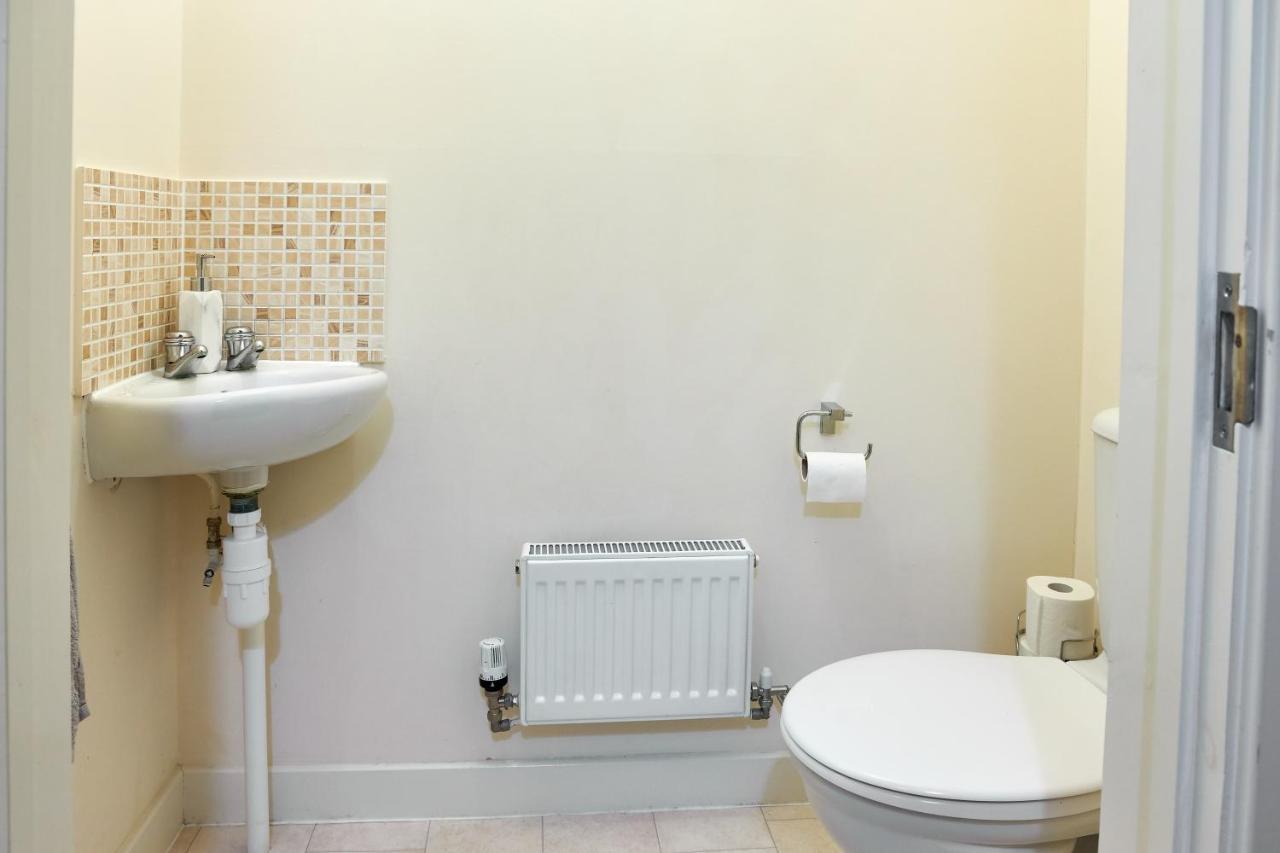 Kiln - Beautiful 4 Bedroom House With Parking!