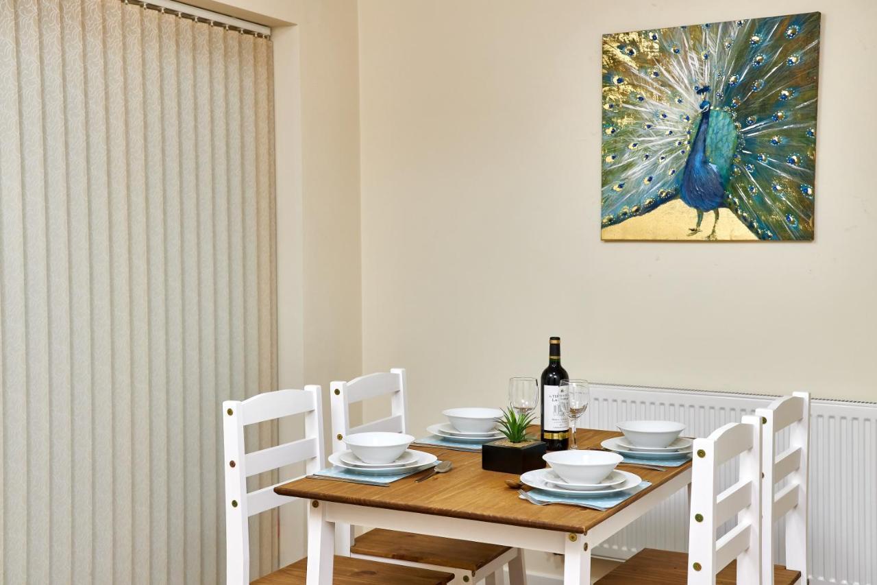Kiln - Beautiful 4 Bedroom House With Parking! Apartment *