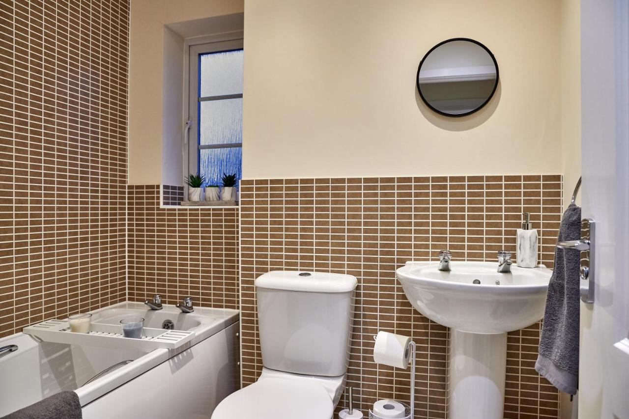 Apartment Kiln - Beautiful 4 Bedroom House With Parking! *