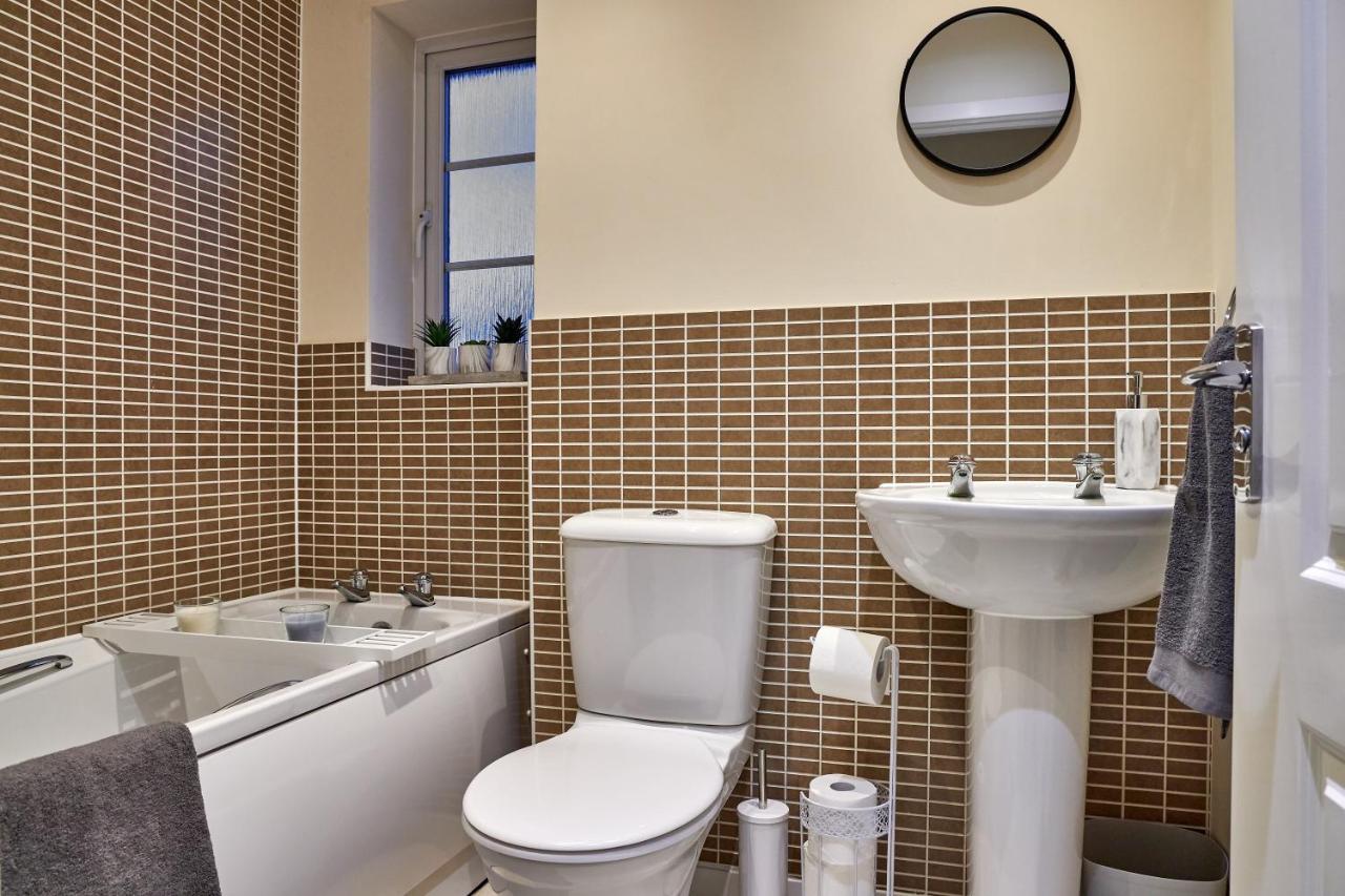 Kiln - Beautiful 4 Bedroom House With Parking! Apartment *