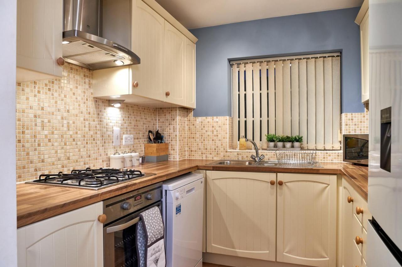 Apartment Kiln - Beautiful 4 Bedroom House With Parking! *