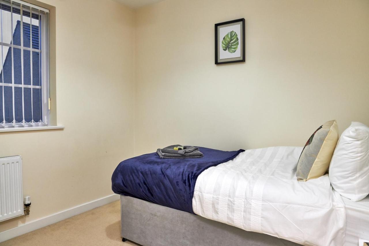Kiln - Beautiful 4 Bedroom House With Parking!